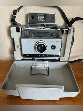 Vintage Grey Polaroid Automatic 230 Instant Photo Folding Land Camera 1967 USA